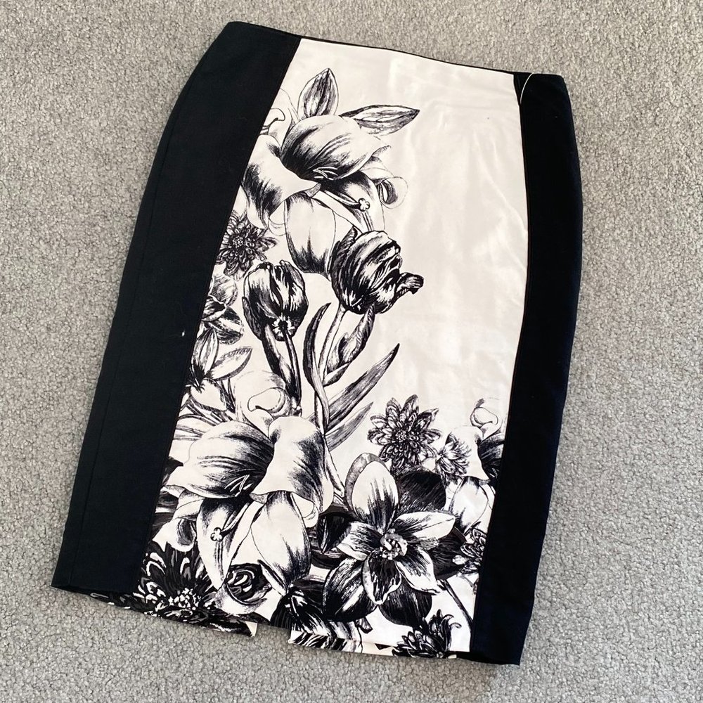 ♥ WHBM White House Black Market Black & White Floral Pencil Skirt 2P   - O148